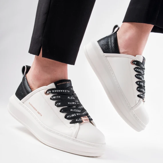 Sneakers vegana bianca con sperone e linguella in stampato pitone nero