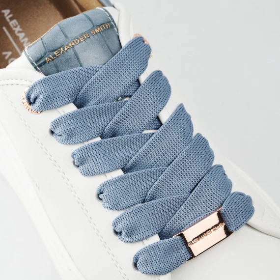 Sneakers Eco-Wembley bianca con sperone a stampa coccodrillo azzurro e lacci azzurri