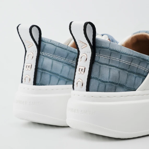 Sneakers Eco-Wembley bianca con sperone a stampa coccodrillo azzurro e lacci azzurri