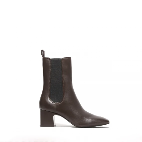 Stivaletto in morbida nappa ebano con elastico laterale
