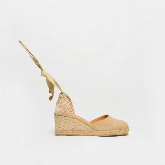 Espadrilla con zeppa in corda e tela di cotone beige. Altezza totale cm 7