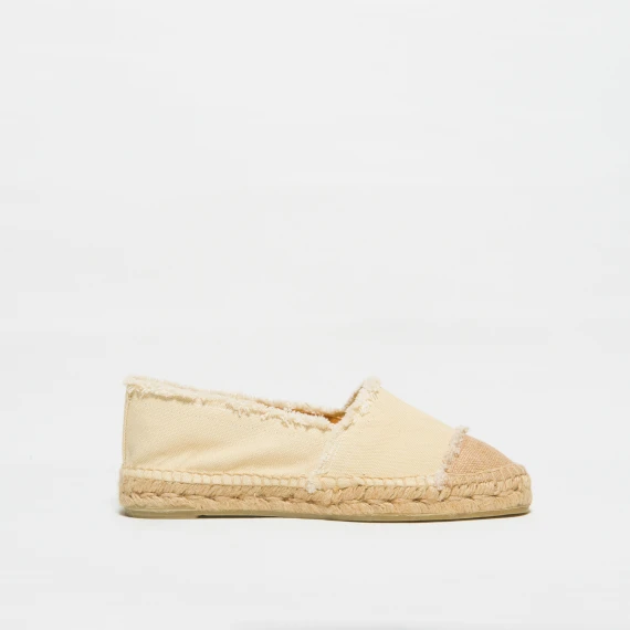 Espadrilla piatta in tela di cotone avorio. Design con finitura sfrangiata