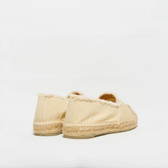 Espadrilla piatta in tela di cotone avorio. Design con finitura sfrangiata