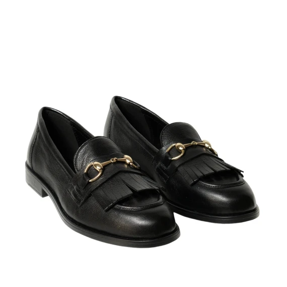 Mocassino in morbida pelle con frangia e accessorio dorato