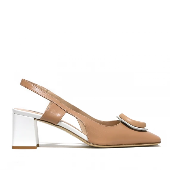 Slingback in morbida pelle beige con fibia macaron bicolore