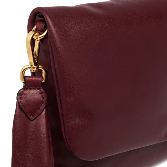 Borsa Mirea in morbida pelle liscia bordeaux