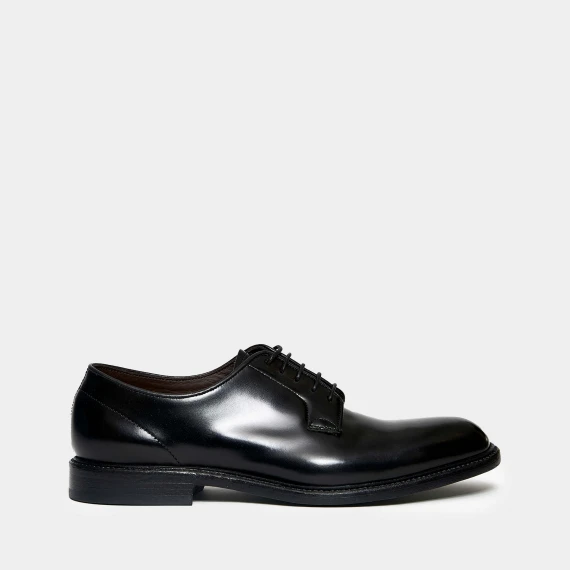 Stringata in pelle nera