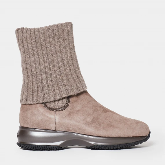 Stivaletto in suede con gamba in maglia elastica