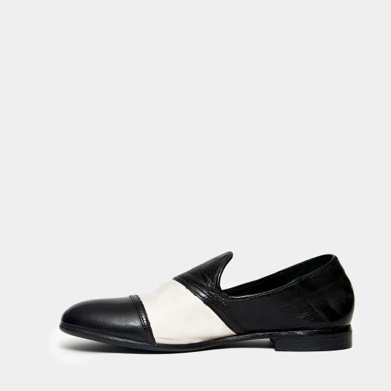 Scarpa montante in pelle nera ed ecru'