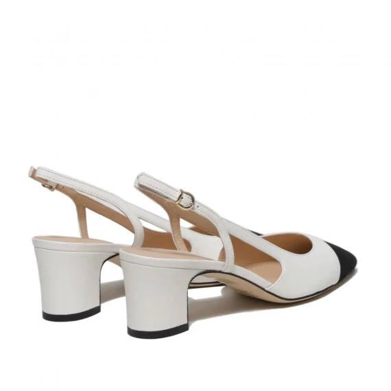 Slingback in nappa bianca con puntalino in tessuto nero