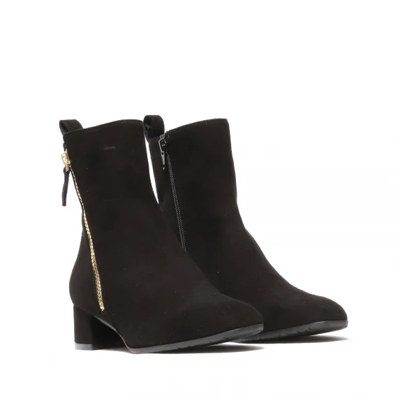 Stivaletto in suede nero