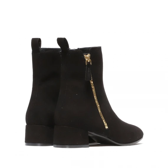 Stivaletto in suede nero