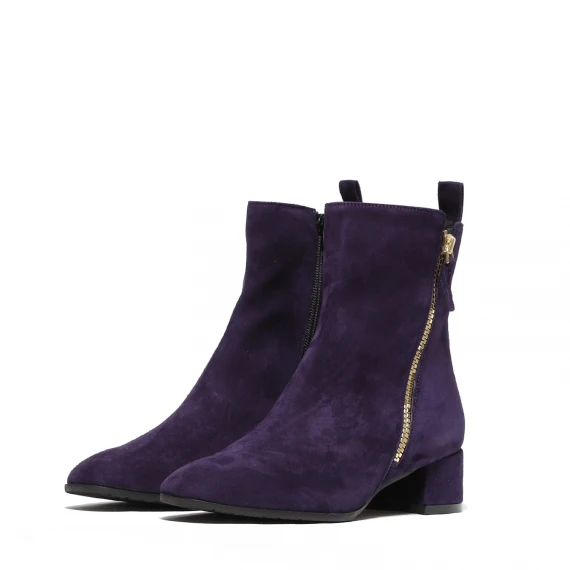 Stivaletto in morbido suede viola con zip laterale dorata