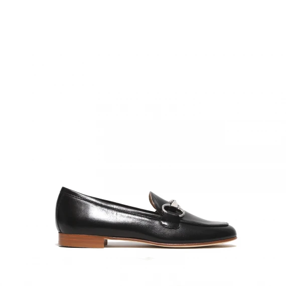 Mocassino con fibbia argento in pelle nera