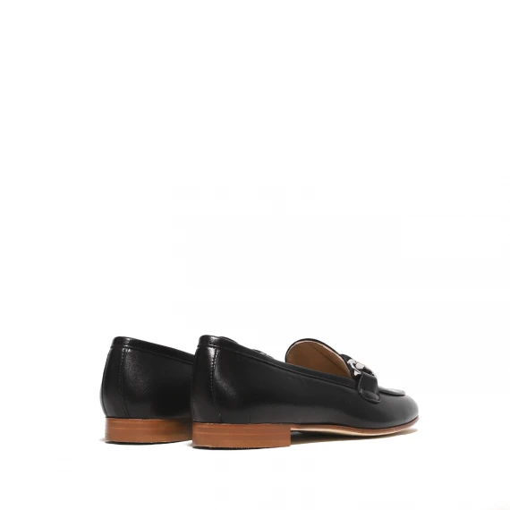 Mocassino con fibbia argento in pelle nera