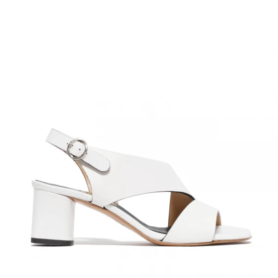 Sandalo in pelle bianca con cinghetto e tacco