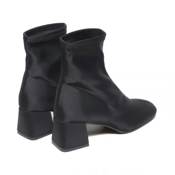 Stivaletto in tessuto elasticizzato nero