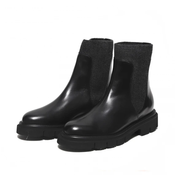Stivaletto in pelle nera con elastici
