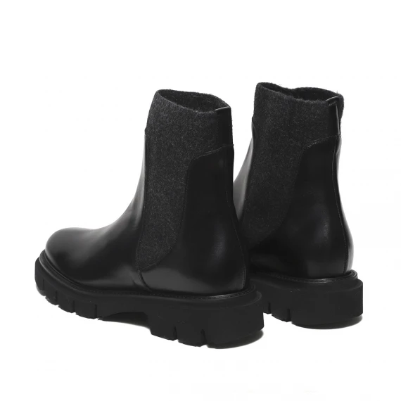 Stivaletto in pelle nera con elastici