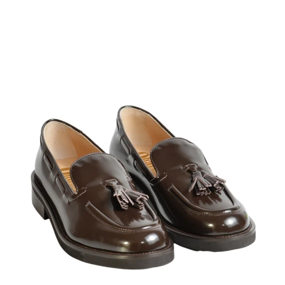Mocassino in pelle ebano con nappine