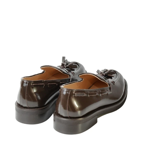 Mocassino in pelle ebano con nappine