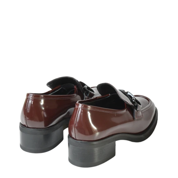 Mocassino in pelle bordeaux con accessorio a staffetta