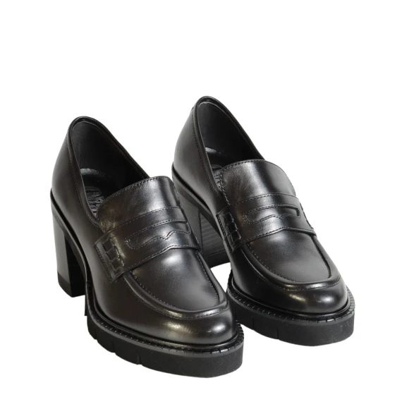 Mocassino in pelle nera con mascherina