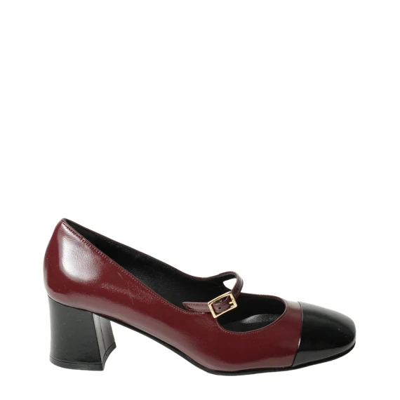 Decollété in vernice bordeaux con cinturino