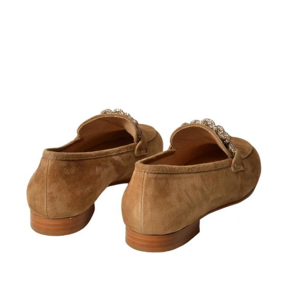 Mocassino in suede beige con accessorio gioiello