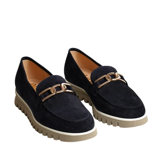 Mocassino in suede blu e accessorio dorato