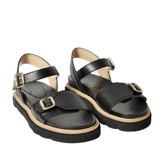 Sandalo in nappa nera con fascia  a fibbia