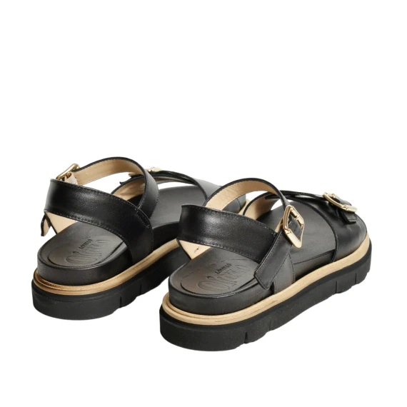 Sandalo in nappa nera con fascia  a fibbia