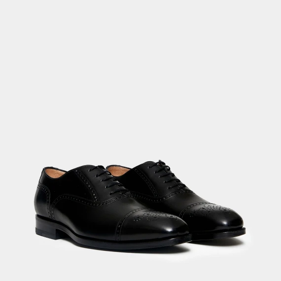 Stringata in pelle nera
