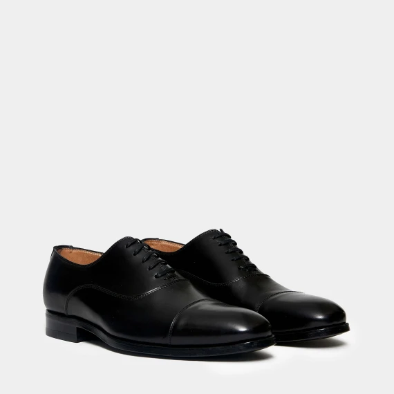 Stringata in pelle nera