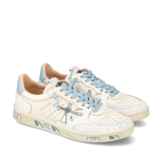 Sneakers Basket Clay in pelle bianca e particolari azzurri