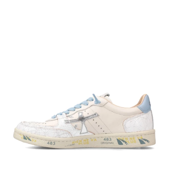 Sneakers Basket Clay in pelle bianca e particolari azzurri