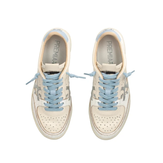 Sneakers Basket Clay in pelle bianca e particolari azzurri