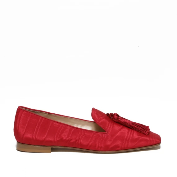 Pantofolina in moirè rosso e nappine in seta