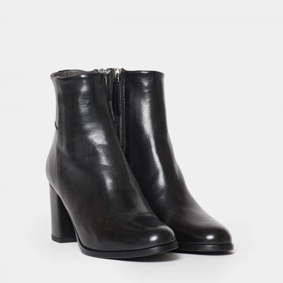 Stivaletto in morbida pelle nera con zip laterale