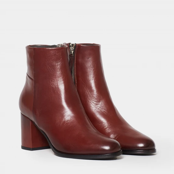 Stivaletto in morbida pelle cognac con zip laterale